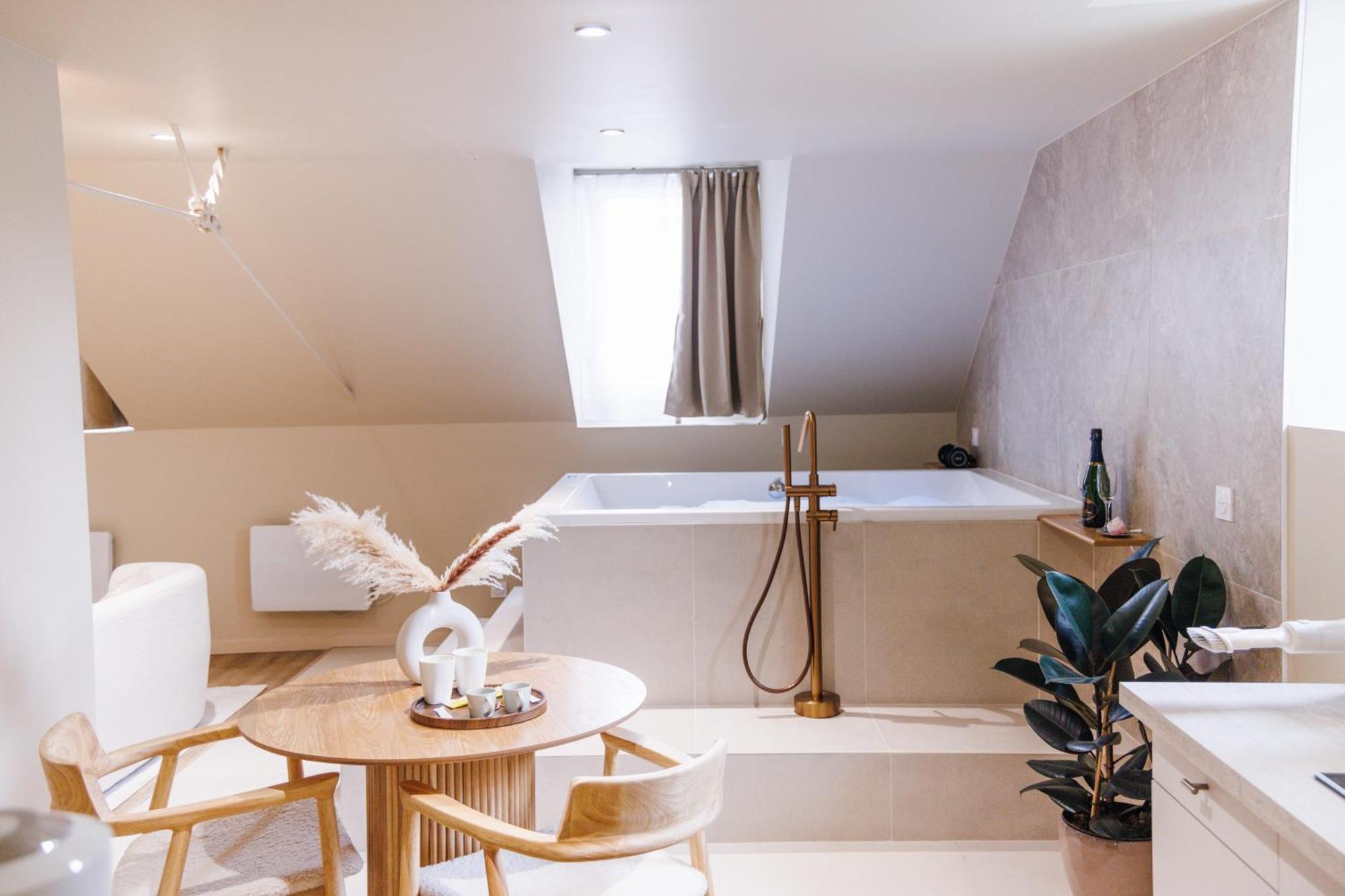 Eden Room - Luxe, Balneo & Sauna Ле-Ман Экстерьер фото