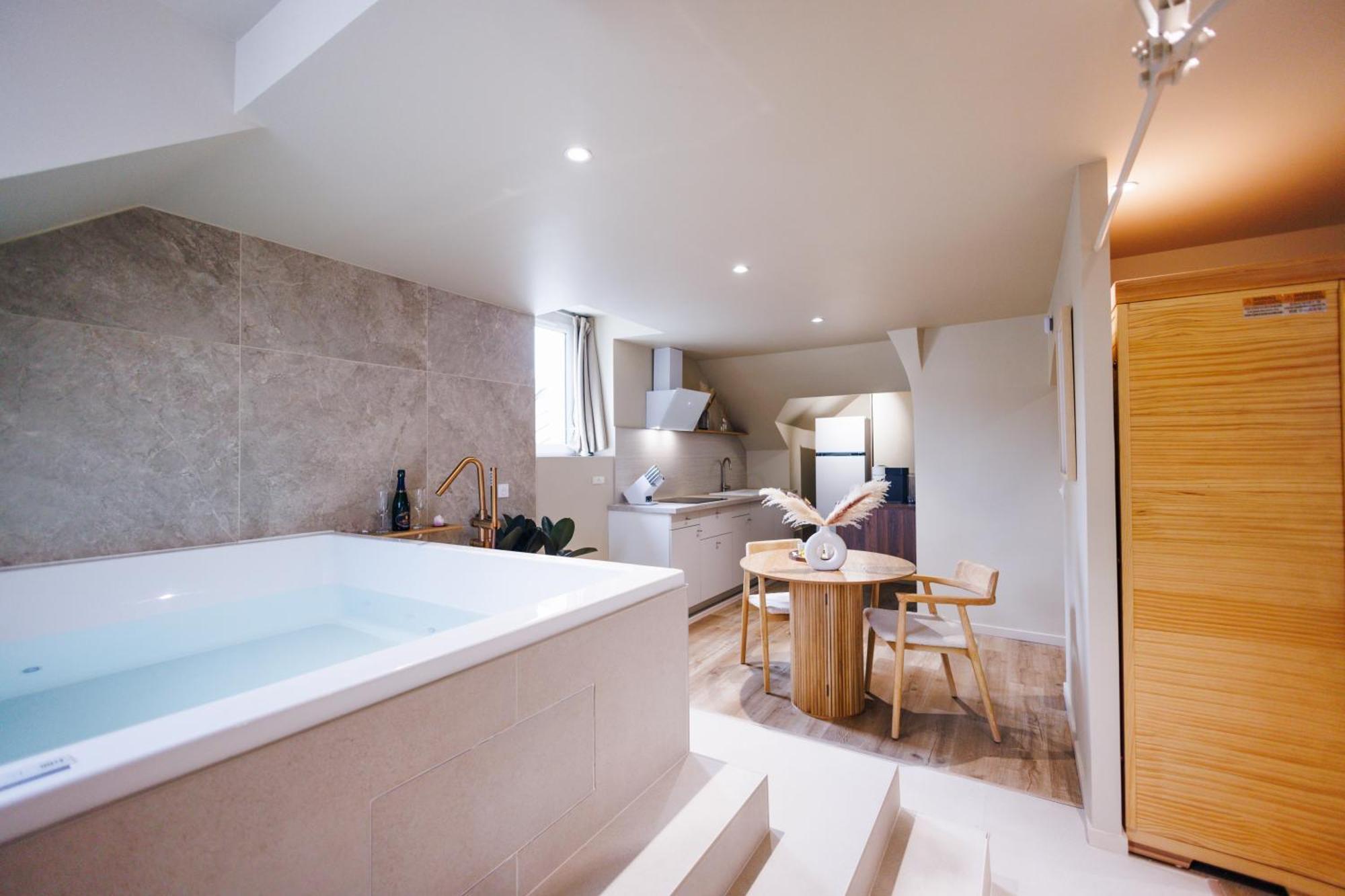 Eden Room - Luxe, Balneo & Sauna Ле-Ман Экстерьер фото
