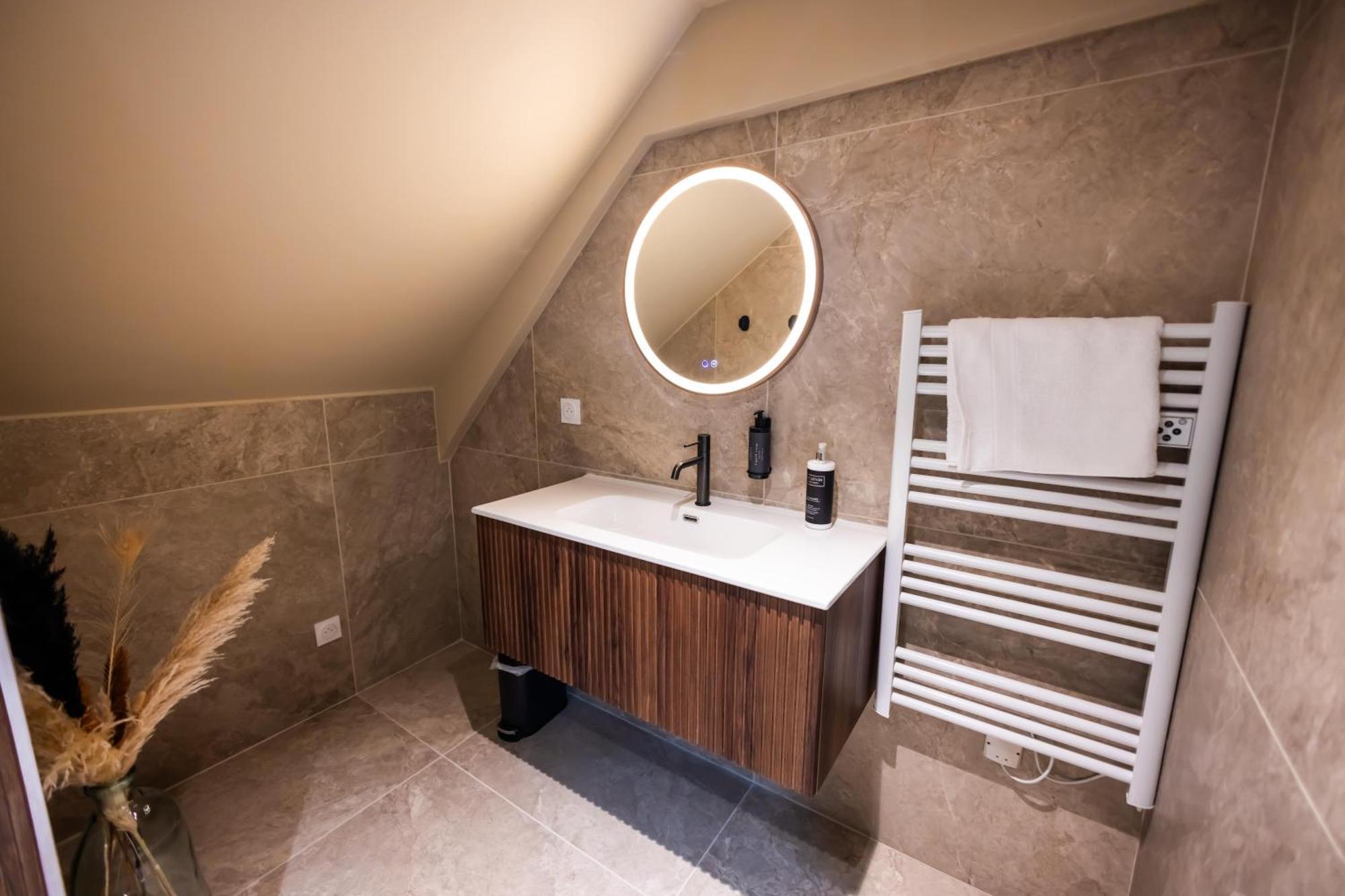 Eden Room - Luxe, Balneo & Sauna Ле-Ман Экстерьер фото